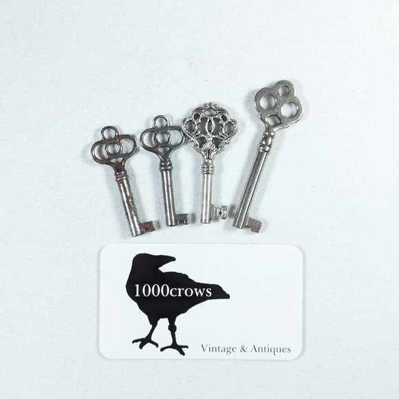 SET of 4 decorative vintage skeleton Key pendants, home decor, vintage latch key - Picture 7 of 7